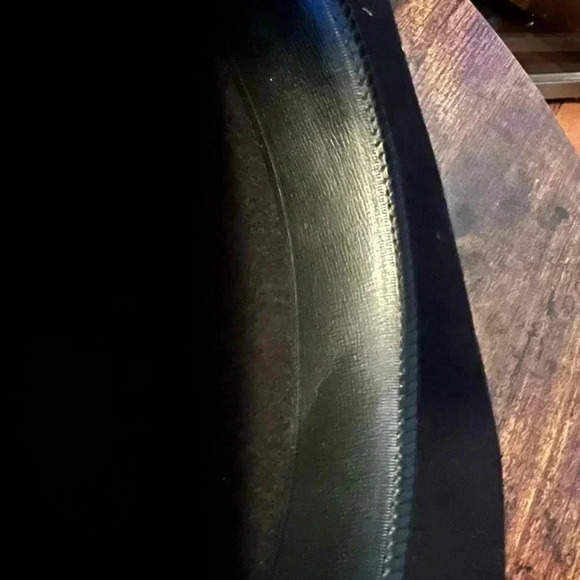 Unisex wool hat with natural feather band. 100% black wool. Size: M. - Picture 10 of 16